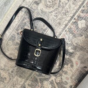 Elegant Black Croc-Embossed Women's Bag